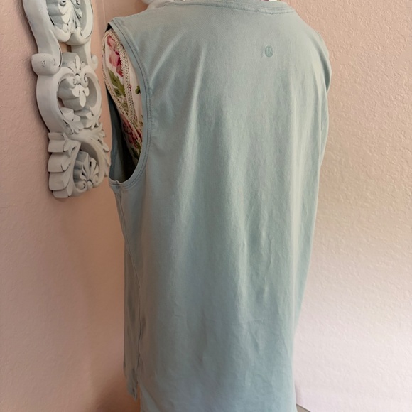Lululemon tank - Picture 2 of 6